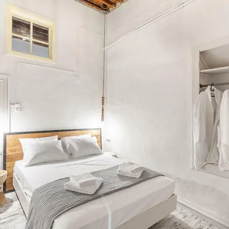 Cosmo Luxe Apartment