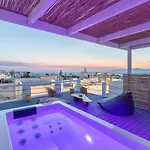 Cosmo Luxe Apartmán *